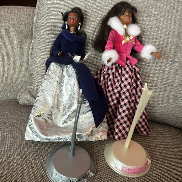 Two Avon collectible dolls - Picture 5 of 5